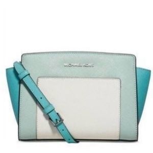 Michael Kors // TRI COLOR SELMA MESSENGER